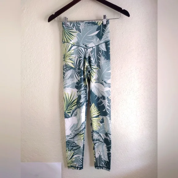 Aerie Offline High Rise Tropical Print Leggings - Picture 2 of 7